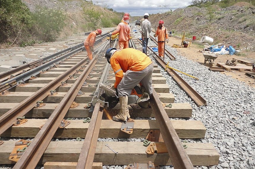  Tarcísio defende MP para marco regulatório das ferrovias