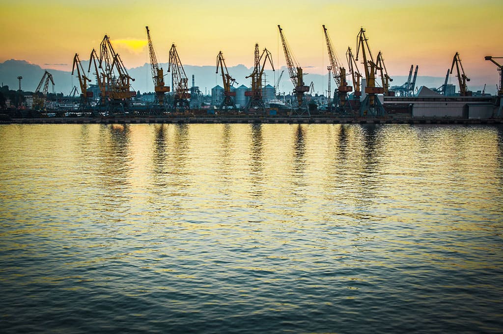 Ucrânia fecha portos — conflito ameaça fornecimento de grãos