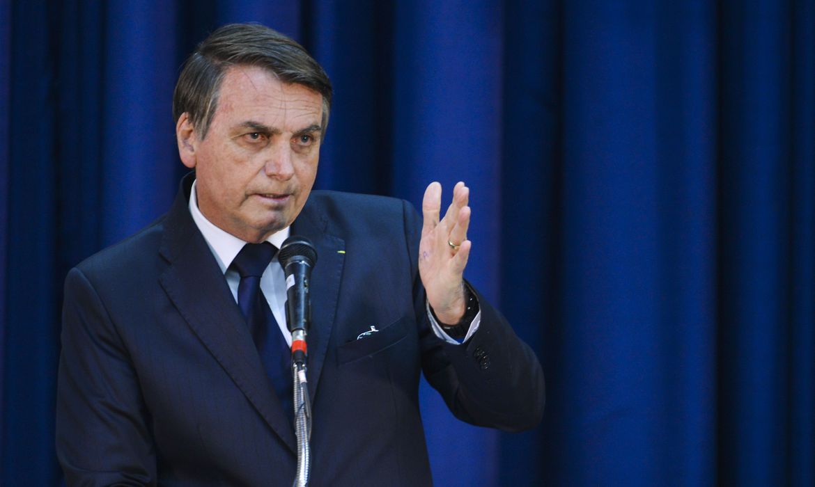  Bolsonaro envia a Congresso projetos para abrir R$ 575 milhões a setores naval e aéreo