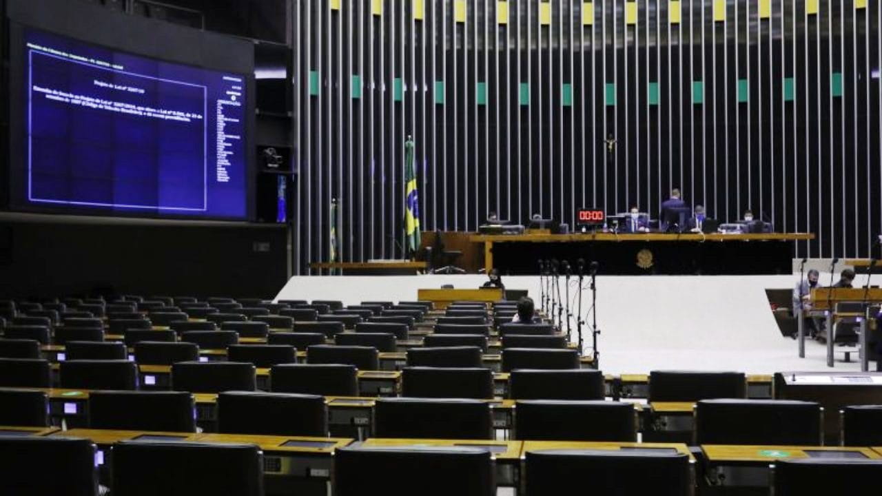  Câmara aprova MP que dispensa meta de exportação em ZPE devido à pandemia