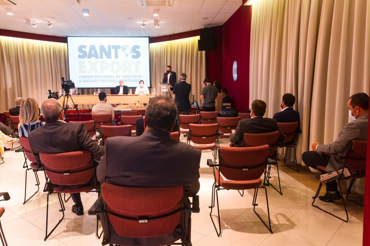  Empresários participam do lançamento do Santos Export