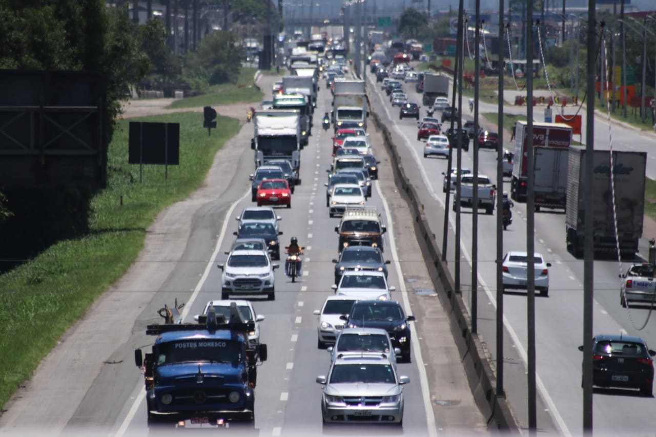  Filas na BR-101 aumentam o custo do transporte de cargas em 170%