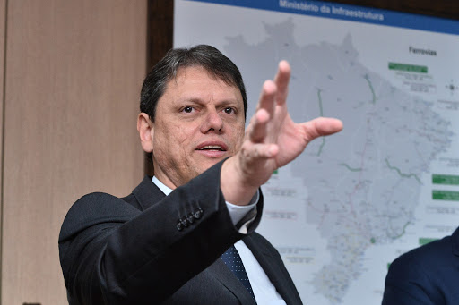  Ministro da Infraestrutura se reúne com transportadores de cargas e apresenta BR do Mar