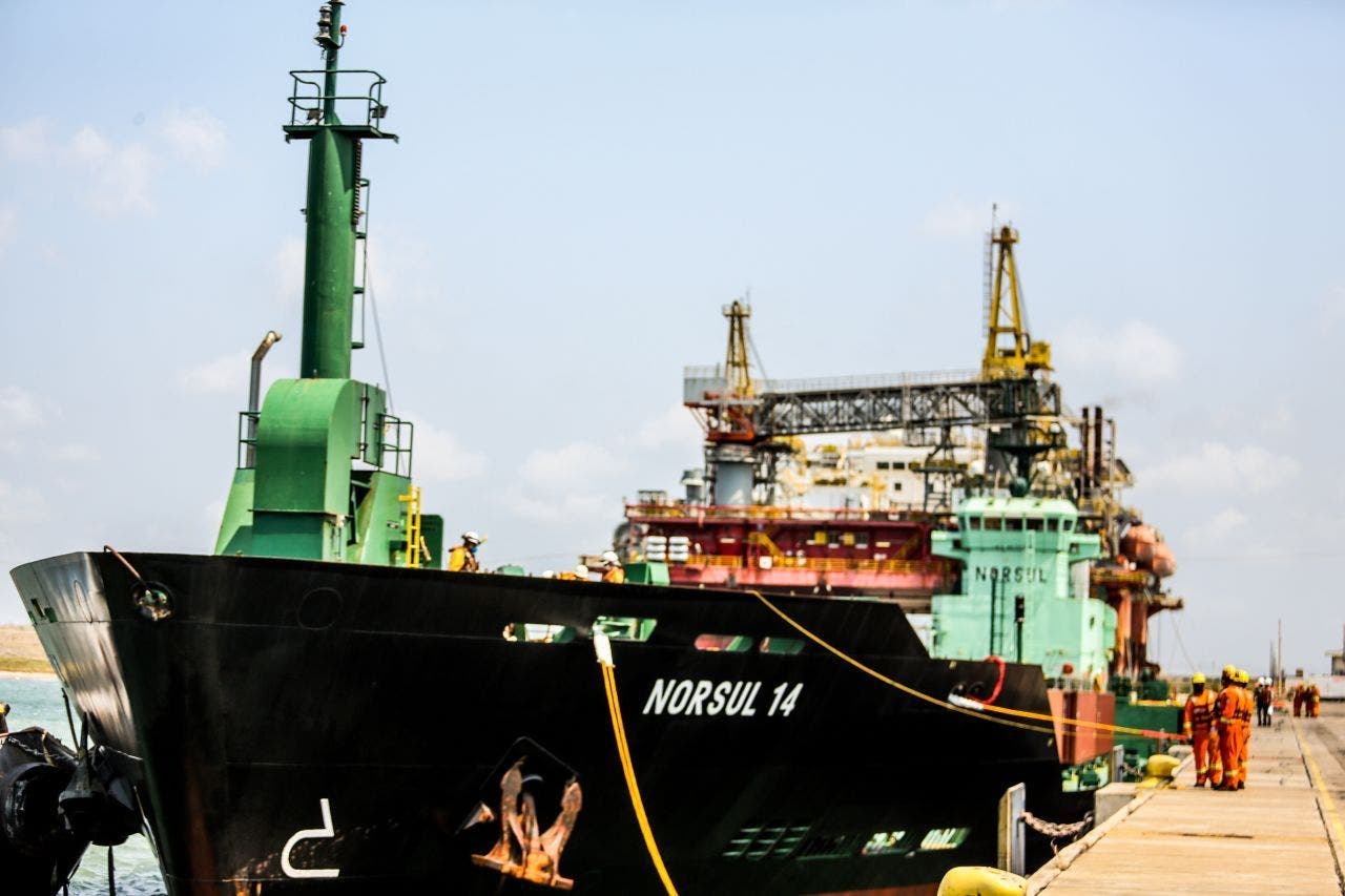  Porto do Açu inicia operações de serviço de cabotagem