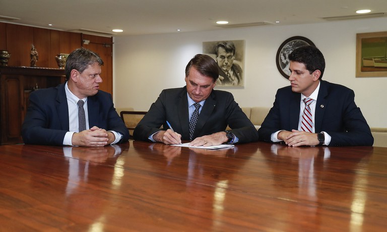  Presidente Bolsonaro assina decreto que cria a Política de Modernização Presidente Bolsonaro assina decreto que cria a Política de Modernização