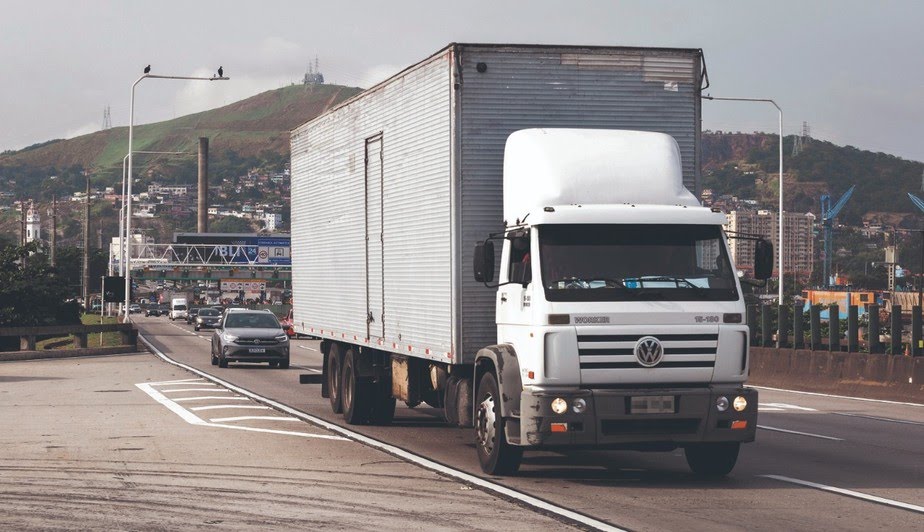  Após alta do diesel pela Petrobras, empresas de transporte vão reajustar preço do frete em 5%