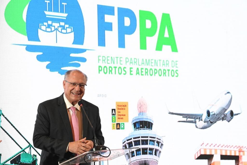  Investir em logística é investir em desenvolvimento, diz Alckmin