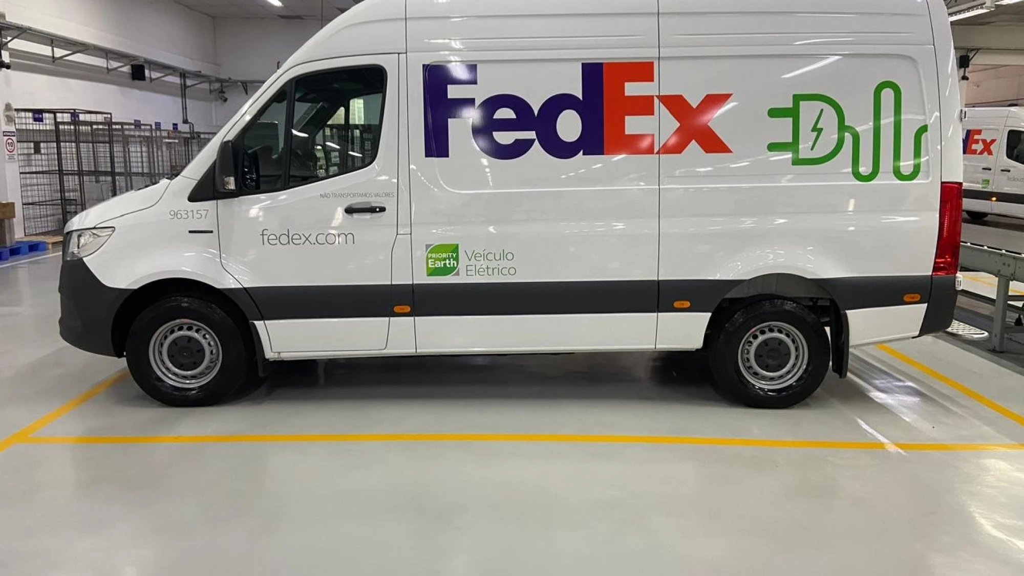  FedEx adiciona novos veículos elétricos de coleta e entrega à operação brasileira