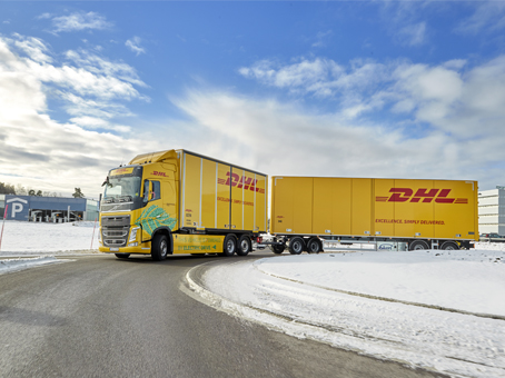  Comércio global cresce apesar da turbulência tarifária, aponta DHL