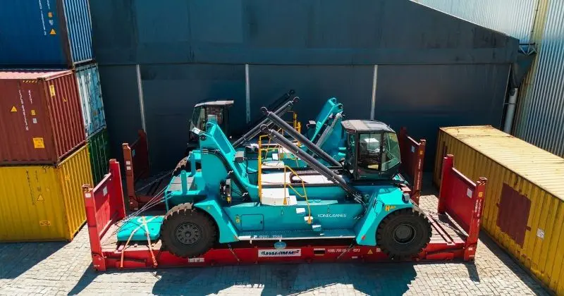  Movecta investe R$ 15 milhões em reach stackers com capacidade para empilhar até seis contêineres de altura